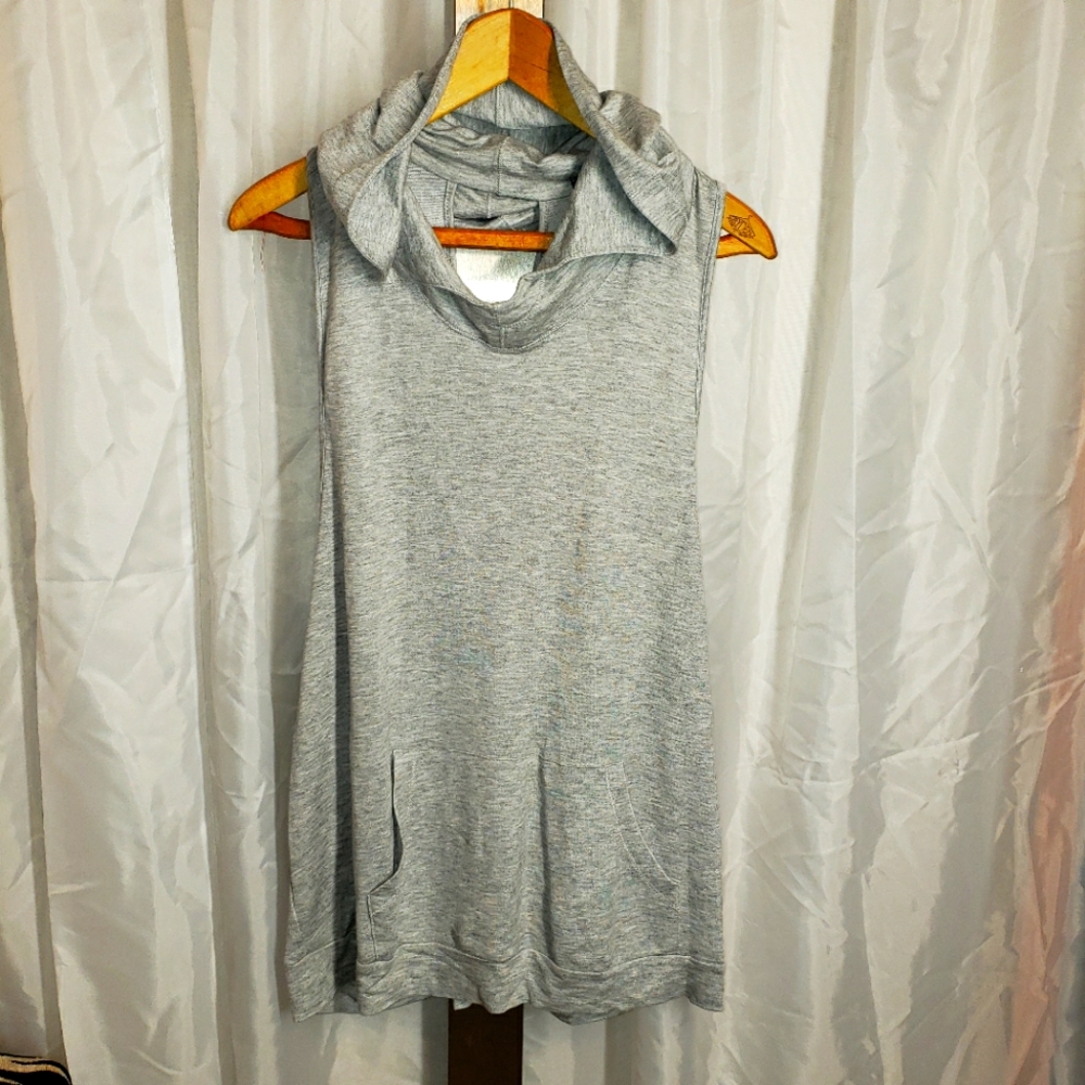 FOREVER 21 sleeveless criss-cross back hoodie.  Sz  2X